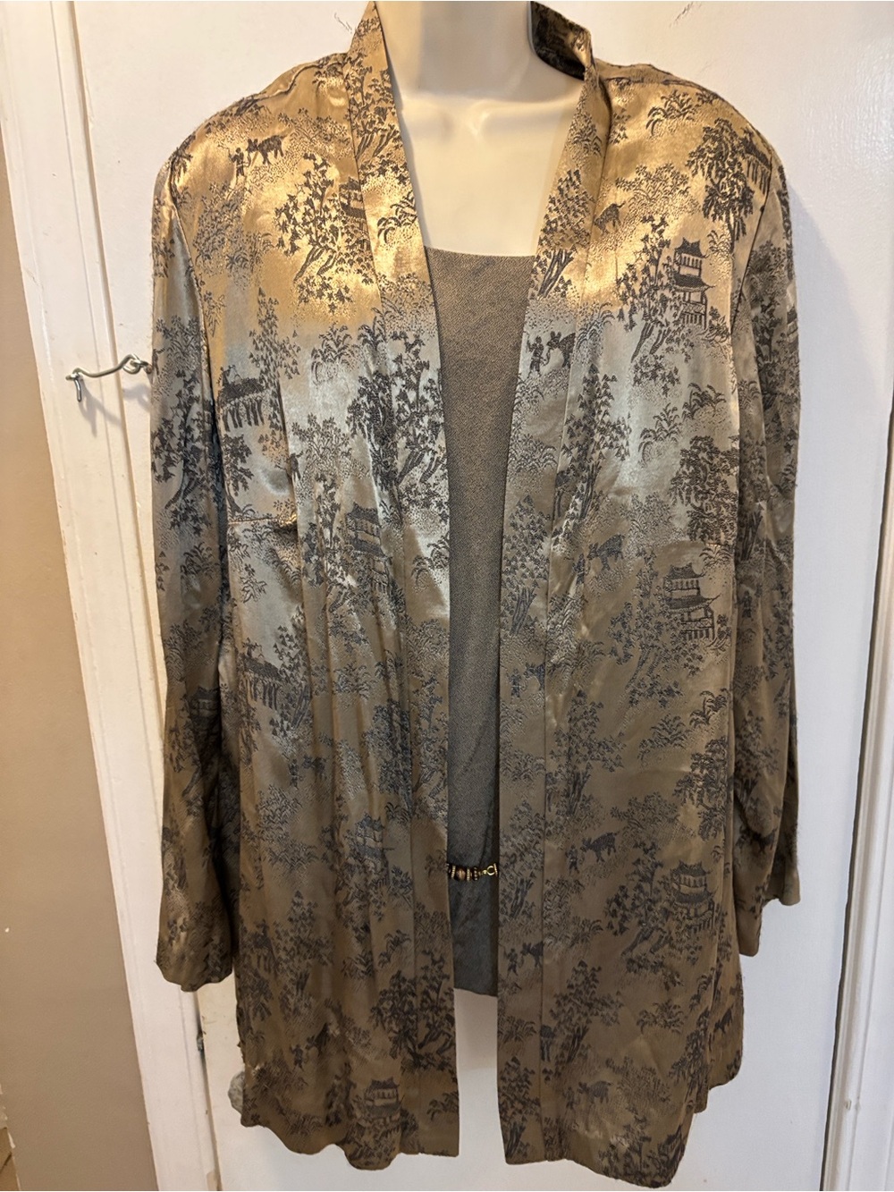 R & M Richards woman 16W  asian Jacket w/ mock top 26-350